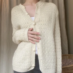 handstickad kofta  - Underbar handstickad kofta ! 