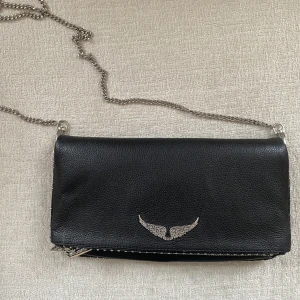 Zadig Voltaire väska - Så snygg Zadig & Voltaire väska, säljer pga att den inte kommer till användning längre❤️