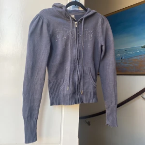 Dkny kofta - Stickad DKNY kofta med luva