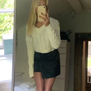 Nakd tröja - Superfin tröja från nakd som man knyter därbak. Kontakta privat för fler bilder💕 Tröjan är oanvänd och frakten är gratis. Ord. Pris är 499☺️