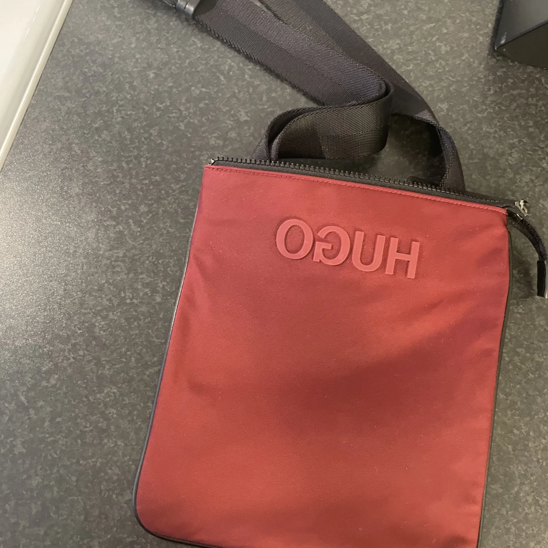 Hugo boss väska äkta