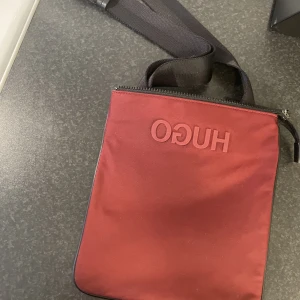 Hugo boss väska äkta - Unisex 