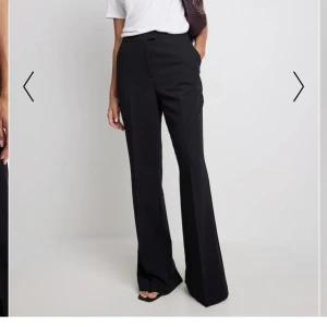 Kostymbyxor  - As fina kostymbyxor från NAKD. Som de på bilden förutom att slitsen sitter där fram och inte bak. I gott skick. 