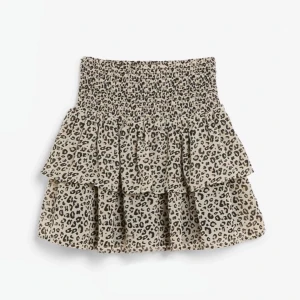 Leopard kjol - GRATIS FRAKT. Säljer nu den trendiga volang kjolen från kapphal. Har aldrig använt eftersom det inte är min stil längre! 💕💓💕