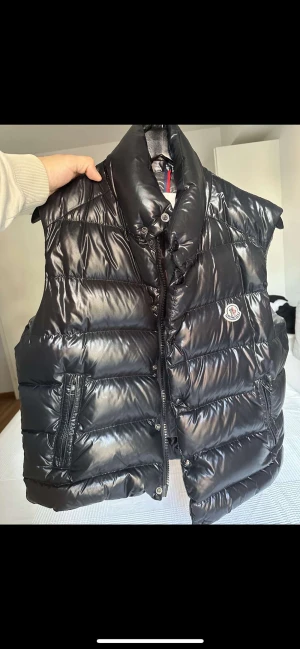Moncler Väst - Storlek M , Kvitto tillkommer