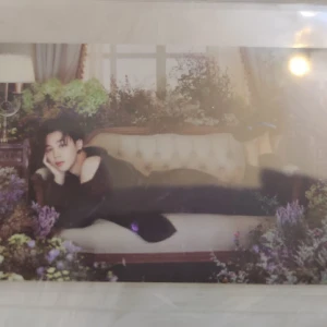 Jimin be photocard  - I'm selling cuz I have duplicates, it comes well protected with 2 sleeves, a hard one and a soft one.  Possible exchange for other cards, I'm an ot7, chat for suggestions and info. Price is very possible to negotiate. 