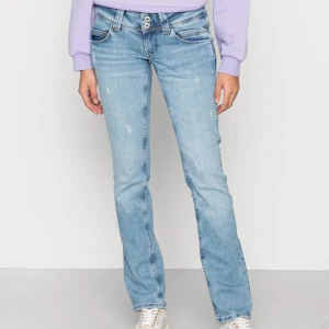 Slutsålda pepejeans 24,32!! - Säljer nu dessa totalt slutsålda Pepe jeansen i modellen VENUS!! Nypris ca 1099kr på Zalando❤️