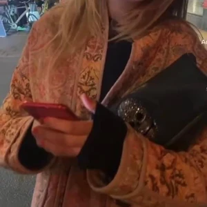 Jacka  - Snygg rosa vår jacka med möster från zara i väldigt gott skick 