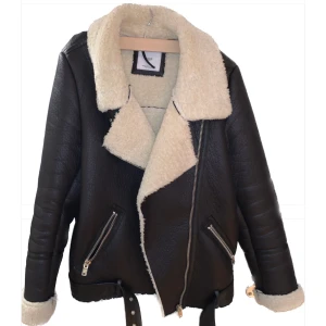 Mango jacka - Bikerjacka från mango stl M. Perfekt till vintern