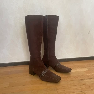 boots - bruna mocca boots/stövlar (är mer mörkbruna i verkligheten) 