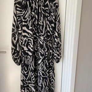 Långklänning  - Långklänning från vila Nyskick!