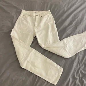 Jeans  - Säljer fina mom jeans från Gina🫶  Säljer p.g.a för små 