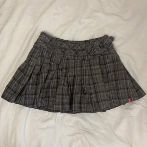 En brun/grå rutig kjol från Esprit🪴
