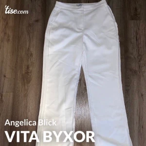 Vita byxor - Ett par vita byxor från Angelica Blick, som aldrig har kommit till användning!!! Köpte byxorna för 499, o säljer nu för 275!! Priset kan självklart diskuteras 