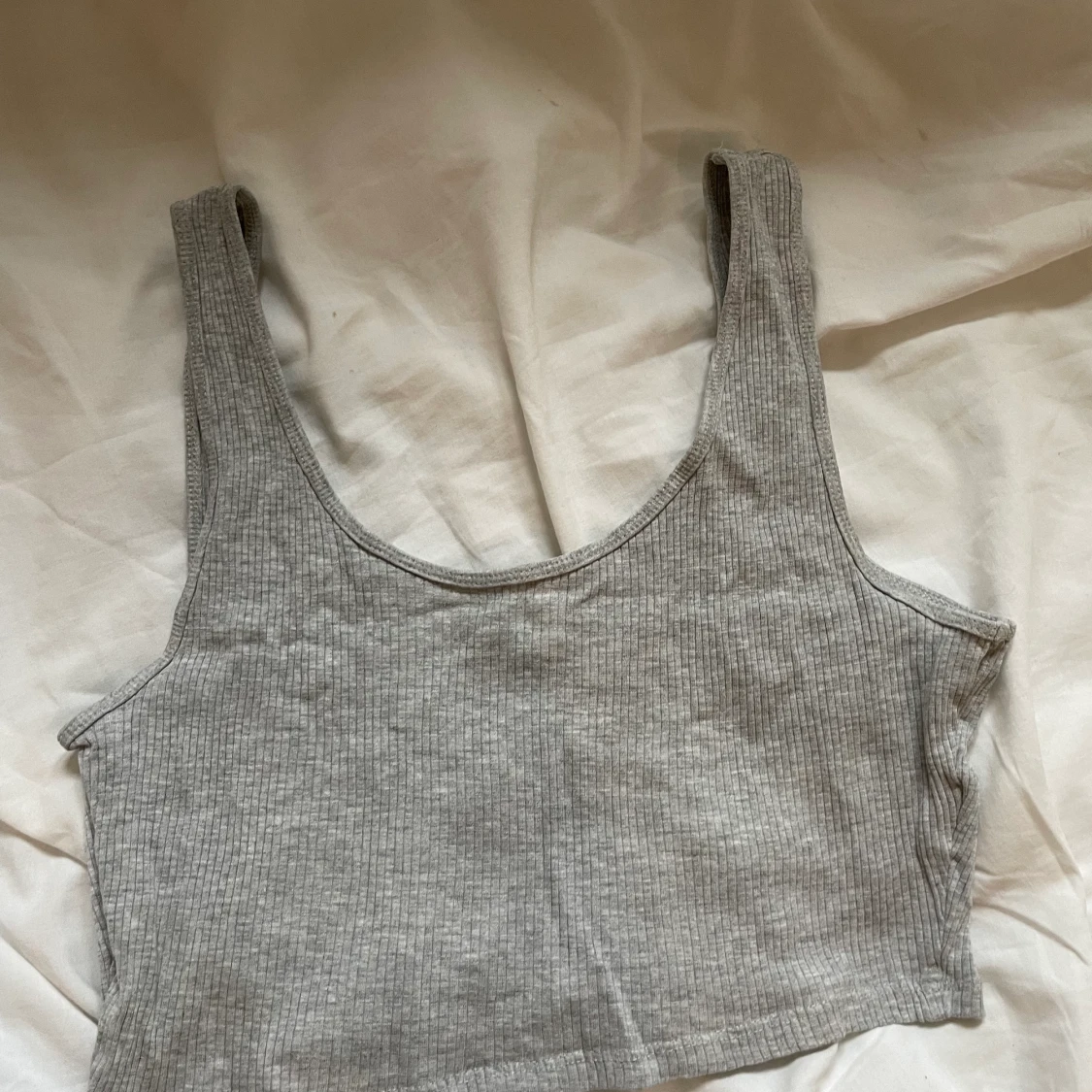 Gina tricot grått linne croppat  - 90