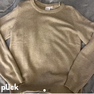 Stickad tröja - Säljer min stickade tröja från vila, den bara använd 1-2 gånger och i väldigt bra skick. 