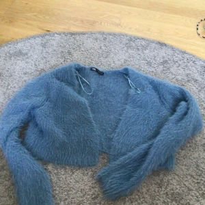 Blå Kofta - Super fin kofta från zara! Frakt tillkommer på 45kr