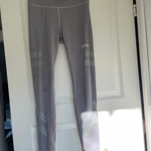 Aim’n tights  - Använda några gånger men i fint skick.   Bra i strl, true to size. 