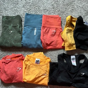 Gymsharkläder storlek xs  - Gymsharkläder all plagg är i fint skick säljer för dom är för små skriv för mer information allting för 800 kr💜