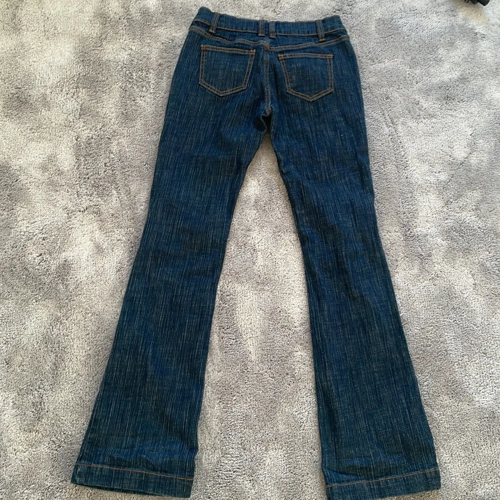 Fina jeans i storlek S . Jeans & Byxor.