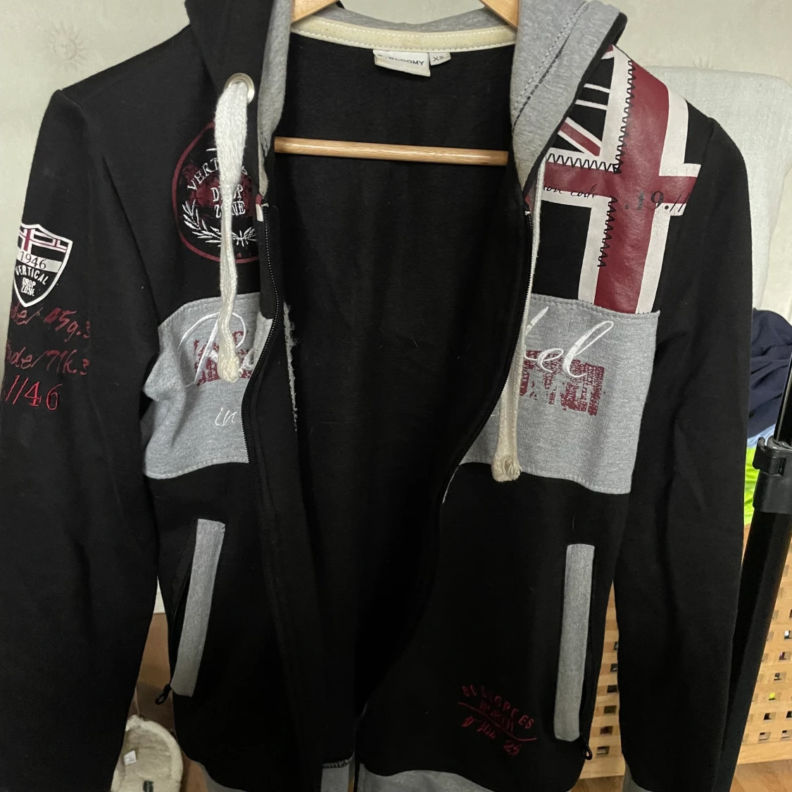 Cool vintage tjocktröja med massa tryck - 90