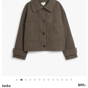 Intressekoll på min jacka  - Funderar på att släka denna jacka i storlek M, köpt på kappahl för 899kr, oanvänd. Väldigt populär och slutsåld i både butik och på nätet.