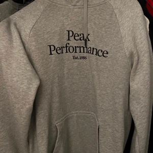Peak performance och Stone island tröjor - Jätte fint skick på båda 2
