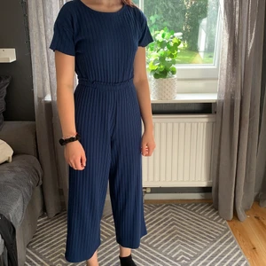 Dress - Jätte jätte söt fin ribbad byxdress ifrån zara. Knappt använd då den är någorlunda för kort! (Är 160) Känns som en xs🥰 +frakt