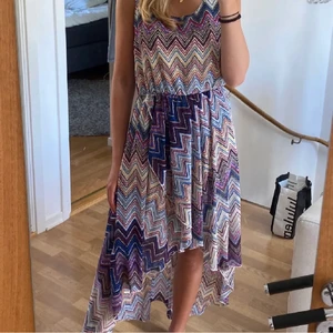 klänning missoni - så fin klänning i liknande missoni mönster! bilderna är från förra ägaren 