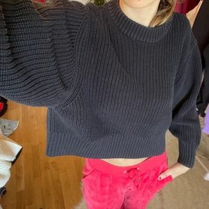 Stickad tröja - Stickad tröja i fint skick❤️ Köparen står för frakten!