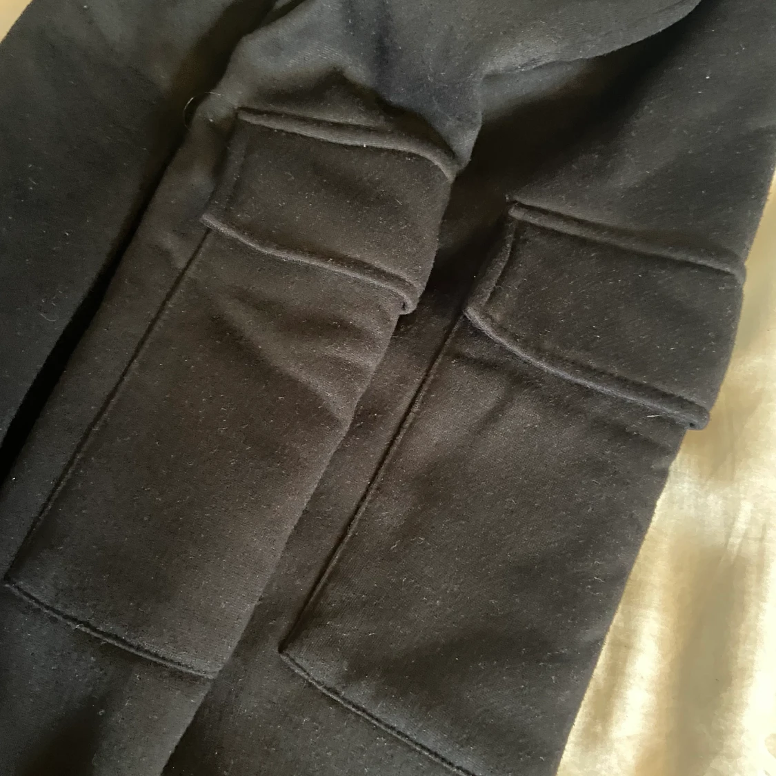 Svarta cargobyxor - 90