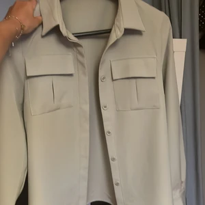 Skjorta Nakd  - Fin oversized skjorta från nakd i storlek 34. Superfin grön färg