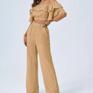 Tvådelat set - Tvådelat set med volang i beige o XS