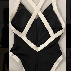 3 baddräkter  - 3 olika baddräkter, fint skick strl S-M. Den svarta sista är såld