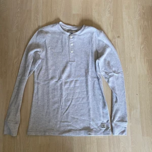 Två tröjor båda storlek S - Bra skick