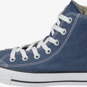 Blåa converse - Säljer dessa fina blåa converse, pga att de blivit får små. Superfina och passar till lite allt möjligt 