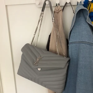 Ysl väska  - Säljer denna pris kan diskuteras. Kan frakta eller mötas upp i sthlms området.