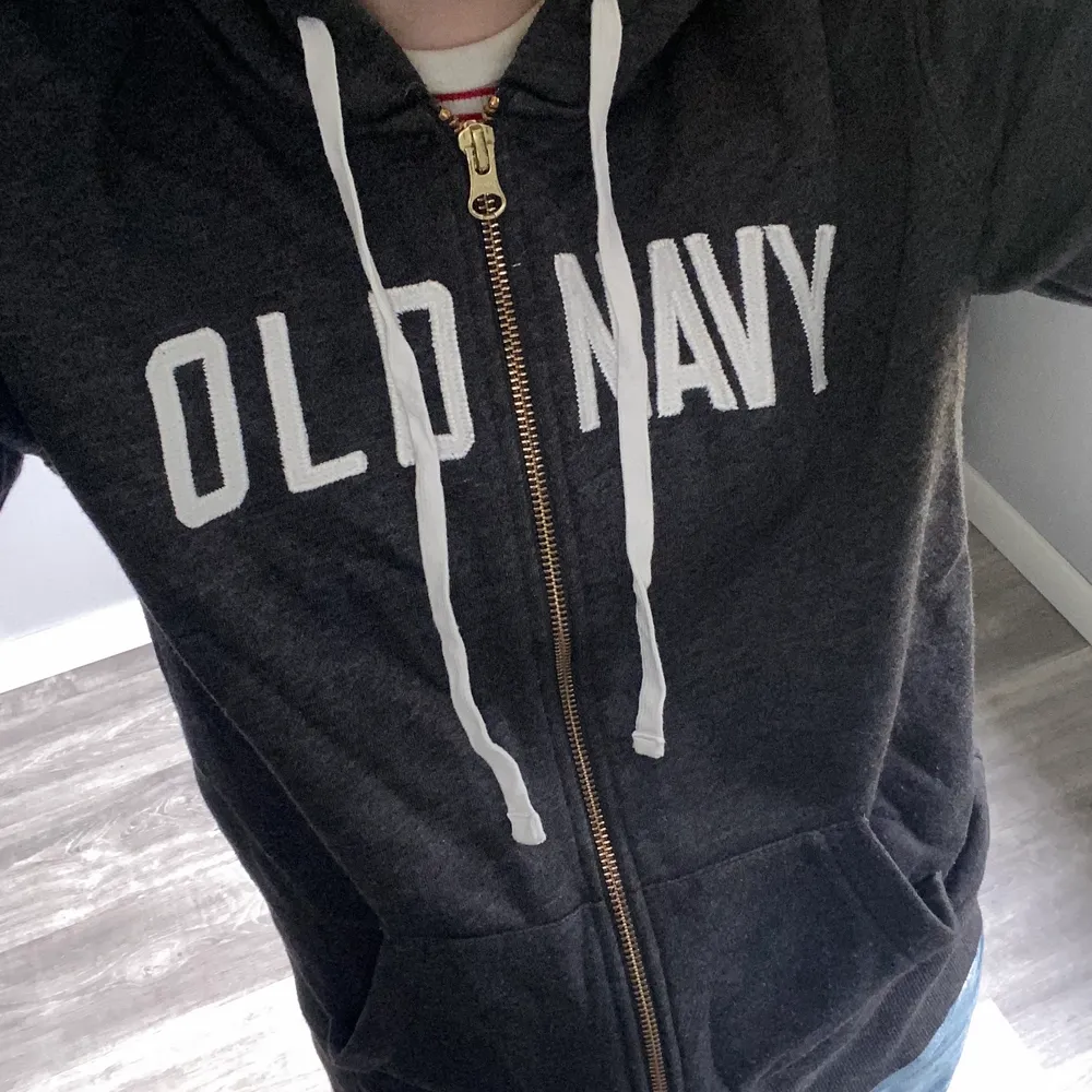 Sip hoodie från Old Navy mycket bra kvalitet och använd fåtal gånger. Köpte i USA. . Hoodies.