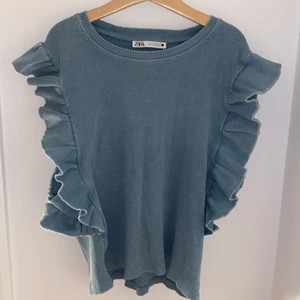 Volang tröja från zara - Säljer denna fina tröja från zara pga att den är lite förstor för mig