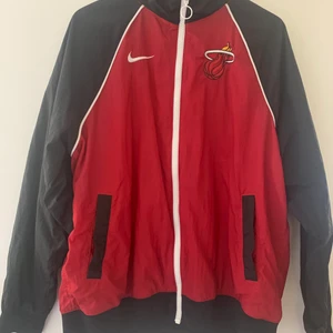 Nba Miami heat jacka - En sökn jacka som är typ helt oanvänd 