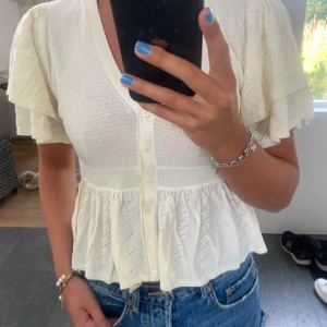 Jättefin topp från ba&sh  - Supersöt topp från ba&sh, helt oanvänd med lappen kvar! Köpte för 1900kr, pris kan diskuteras! 