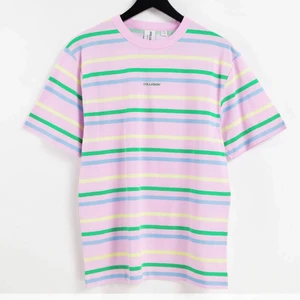 T-shirt - En rosa flerfärgad randig t-shirt som är oversized med pikématerial. Aldrig använd