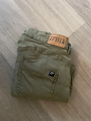 Gröna byxor - Ljusgröna byxor i skönt material