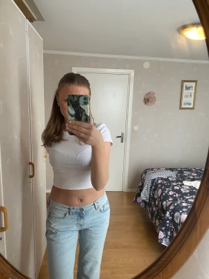 Jeans - Gina low straight Jeans Storlek- 34 Säljer pga att jag inte tycker jag passar i färgen  