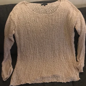 Stor tröja  - Stor tröja. Beige. Aldrig använd 