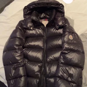 Moncler Maya - 9/10 skick, fungerande nfc osv. 