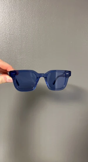 Chimi - Säljer mina helt oanvända limited edition Chimis i färgen acai. Orginalbox, tvättduk och påse medföljer! Asballa nu till sommaren och nu på vintern! Skriv till mig om du har några frågor eller är intresserad! Köparen står för frakt💘SÄLJS BARA VID BRA BUD!