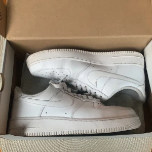 Nike air force 1 -  Nike air force 1  Stl 42 