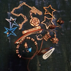 JEWERLY BUNDLE - En mängd smycken i olika sort till ett billigt pris. Inget säljs separat <33