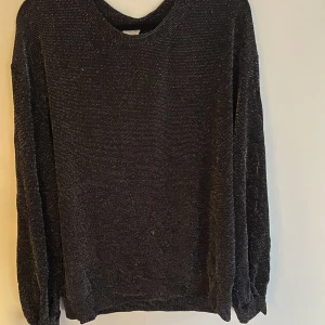 Glittrig tröja - Ingen anmärkning, inte mycket använd.